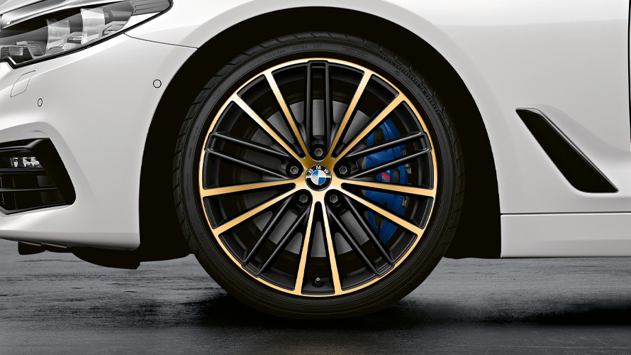 19” V-Spoke 635 in Night Gold, Michelin 19” V-Spoke 635 in Night Gold, Michelin